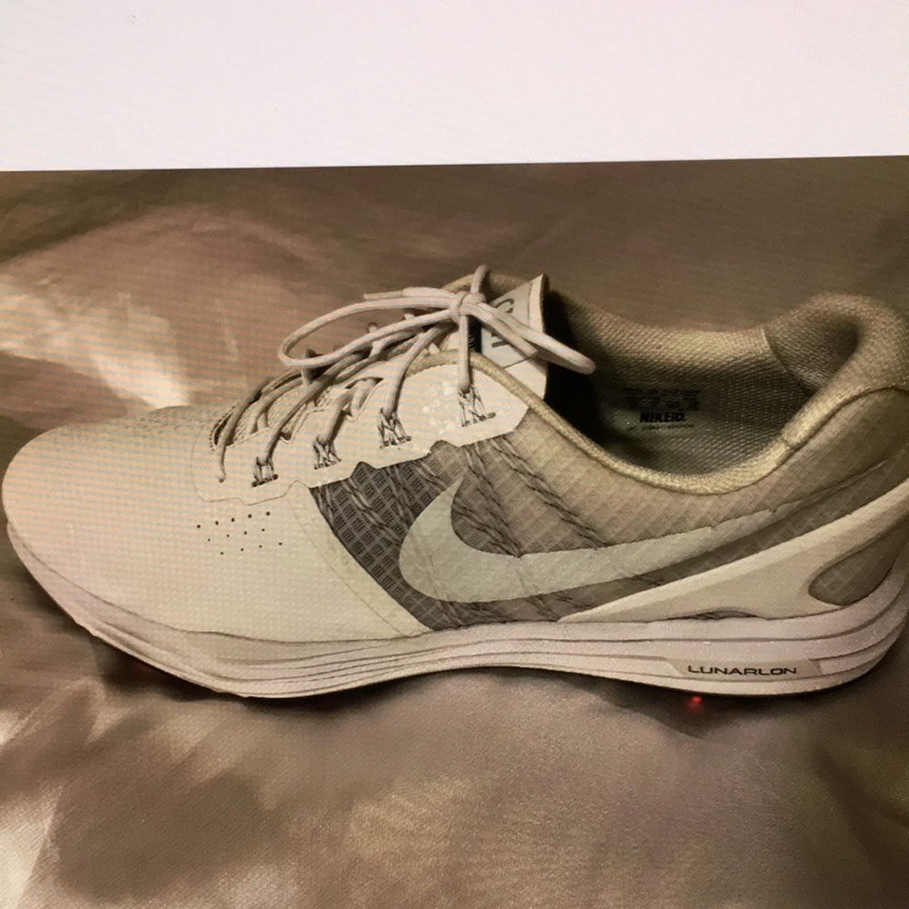 Golf shoes